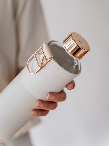 Skleněná lahev s obalem z umělé kůže EQUA Sage 750 ml