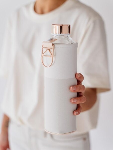 Skleněná lahev s obalem z umělé kůže EQUA Sage 750 ml