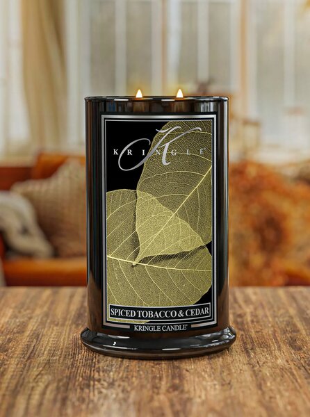 Sójová vonná svíčka Spiced Tobacco and Cedar Kringle Candle 1 ks