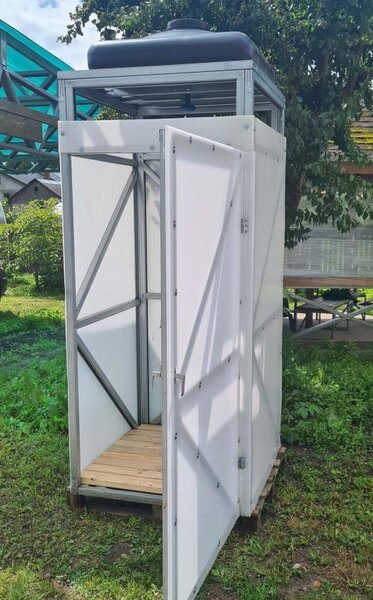 Zahradní sprcha kabinková s nádrí 150L