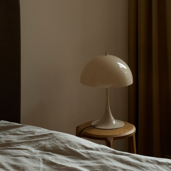 LOUIS POULSEN Stolní lampa Panthella 320, Opal beige