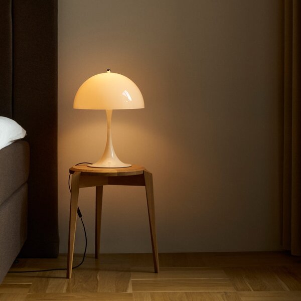 LOUIS POULSEN Stolní lampa Panthella 320, Opal beige