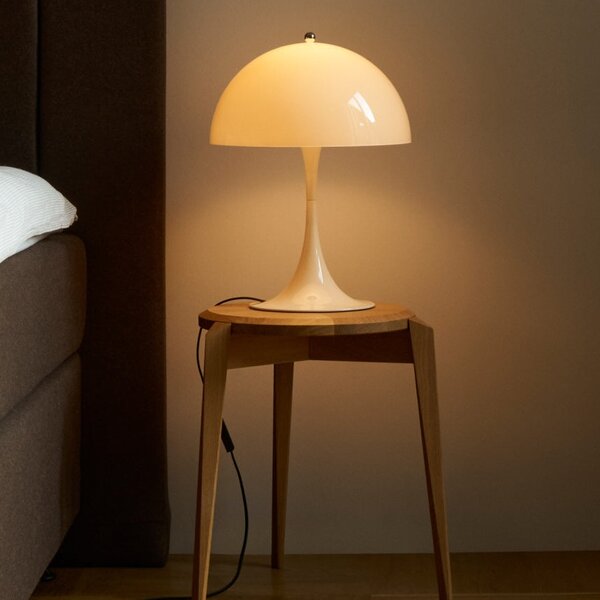 LOUIS POULSEN Stolní lampa Panthella 320, Opal beige
