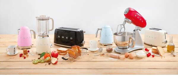Světle modrá rychlovarná konvice 1,7 l 50's Retro Style – SMEG