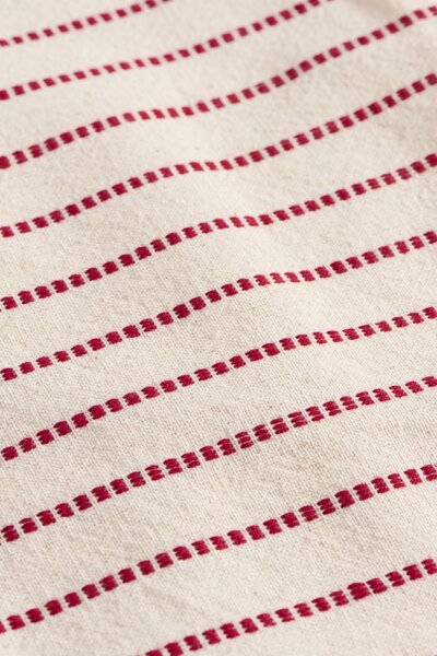 Povlak na polštář Holly Red Woven Stripes 50 × 50 cm