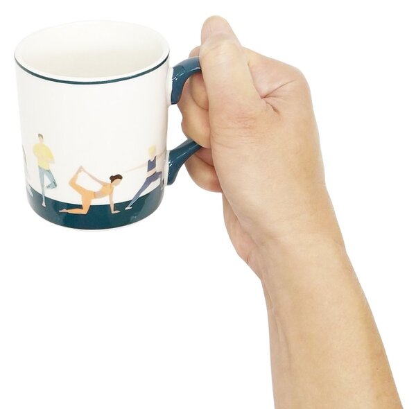 Porcelánový hrnek Jóga, 280 ml – bílý, s modrým ouškem a barevným motivem jógy