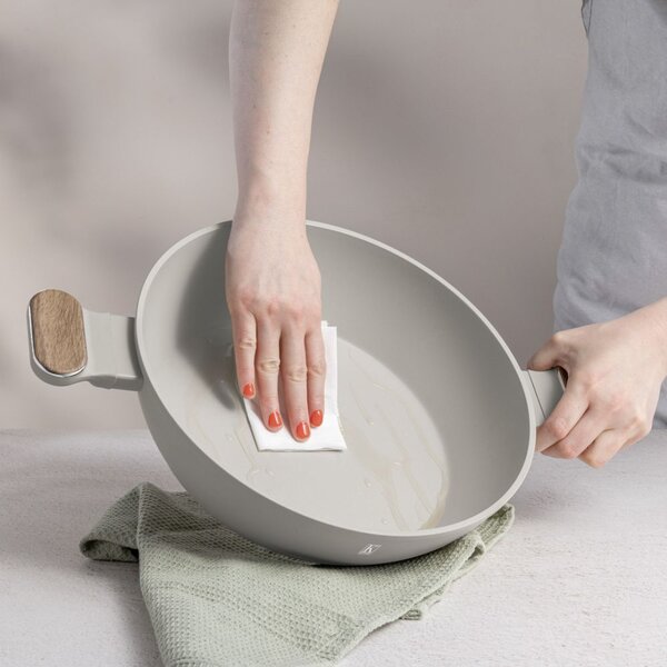 Pánev hluboká s titanovým povrchem 28 cm Sahara Nordic Collection