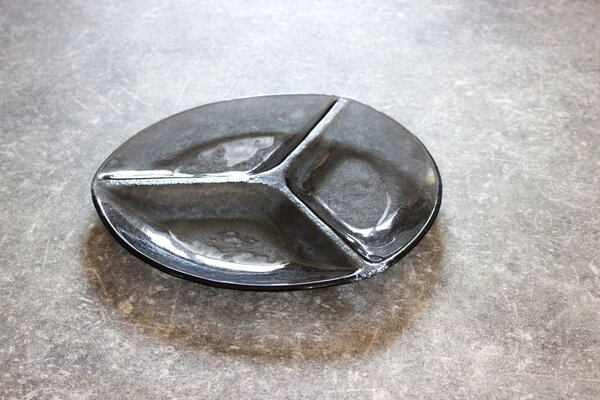 BDK-GLASS Skleněný servírovací talíř 31 cm se 3 přihrádkami