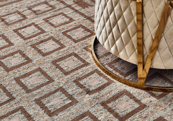 Diamond Carpets India, Ručně vázaný kusový koberec Guggenheim DESP P81 Brown Natural, 80x150, hnědá, chodba / předsíň