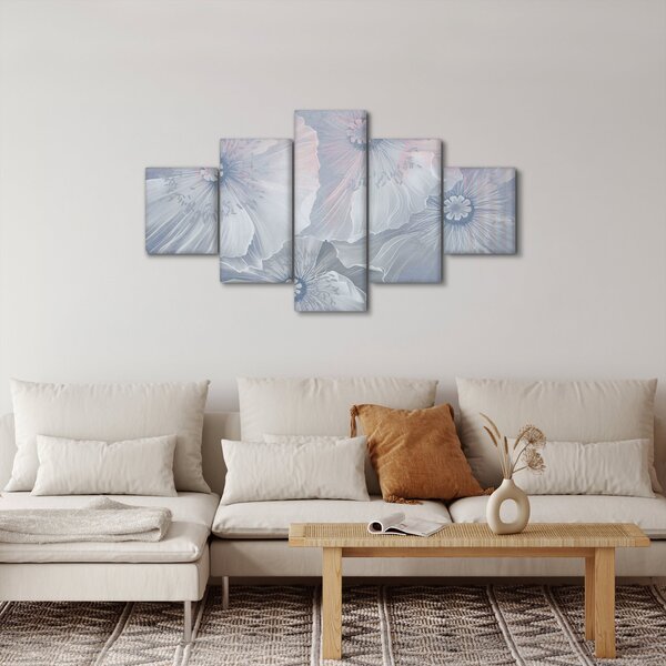 Obraz - Modré květy na zdi (125x70 cm)