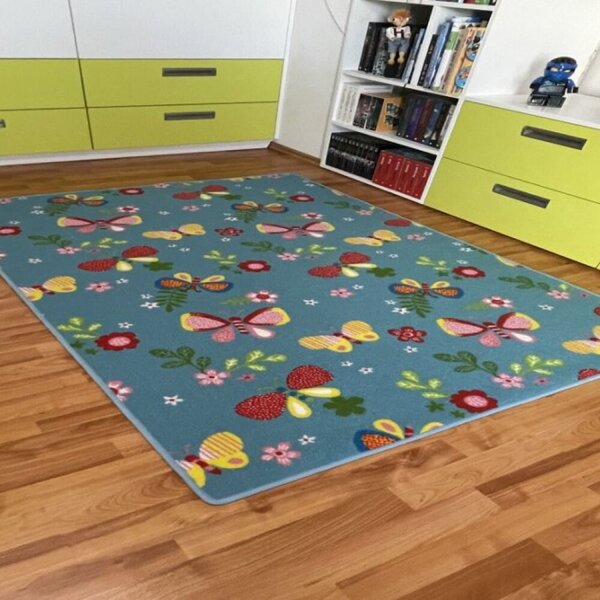 Dětský koberec Motýlek 5271 modrý 1 m2 Motýlek 5271 modrý BEZ OBŠITÍ 1 m2 Motýlek 5271 modrý BEZ OBŠITÍ