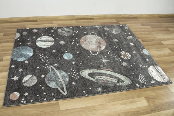 Makro Abra Dětský kusový koberec Lima C288A Vesmír Planety Rakety šedý Rozměr: 80x150 cm