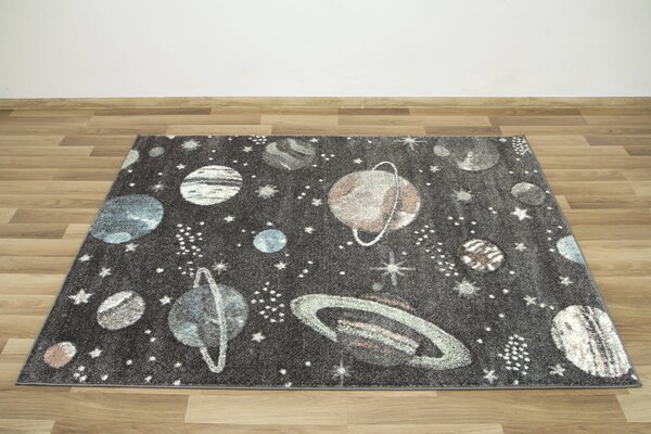 Makro Abra Dětský kusový koberec Lima C288A Vesmír Planety Rakety šedý Rozměr: 80x150 cm