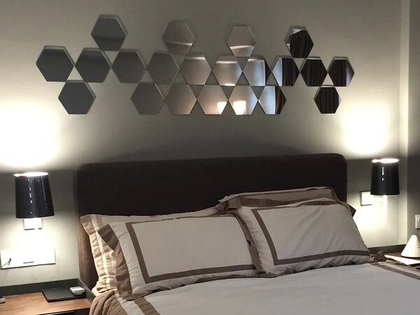ModernClock Nástěnné samolepící zrcadlo Hexagon stříbrné