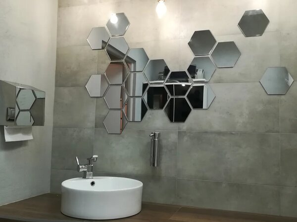 ModernClock Nástěnné samolepící zrcadlo Hexagon stříbrné