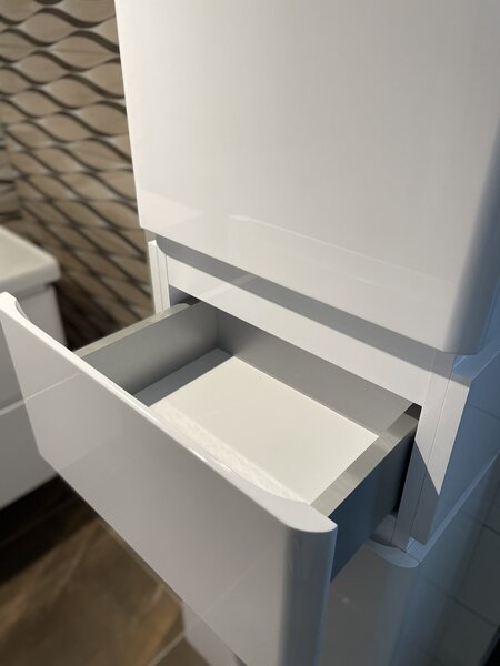 Lavedo Lion White II 40 vysoká závěsná skříňka do koupelny Orientace: Levá