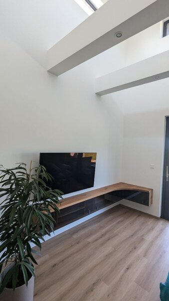TV komoda/stolek prosklená Délka komody: 1000 mm