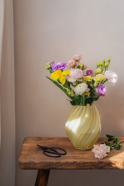 Skleněná váza Yellow 24 cm
