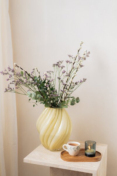 Skleněná váza Yellow 24 cm