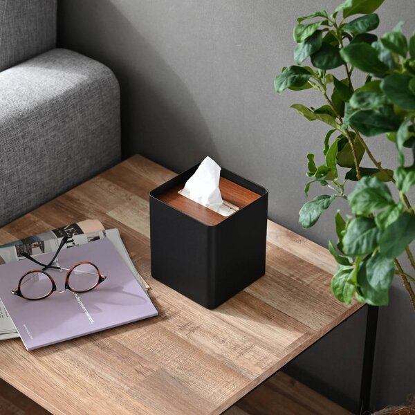 YAMAZAKI Černý kovový box na ubrousky Rin 13 x 13 cm