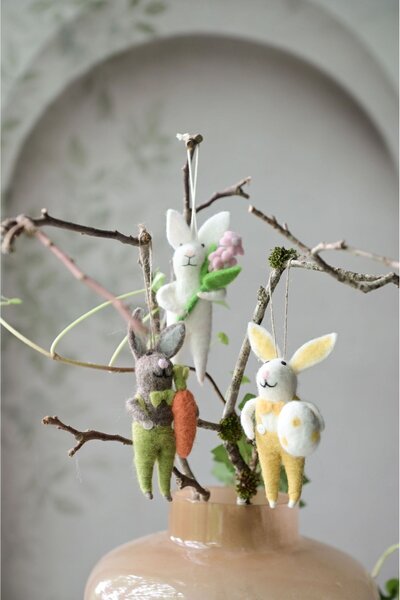 Závěsná dekorace Rabbits with Flowers - set 2 ks Wikholm Form