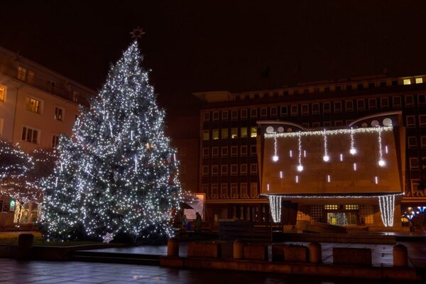 DLED SLN1110 LED světelný řetěz - 100m, ledově bílá, 1000 diod