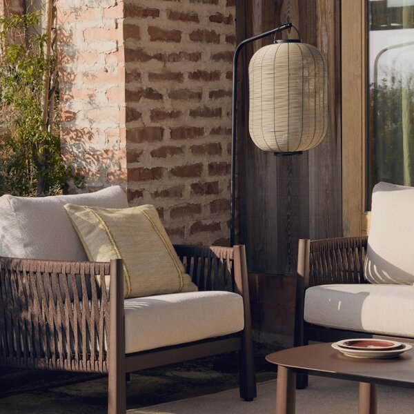 Kave Home Béžová zahradní LED lampa z umělého ratanu Saranella 55 cm
