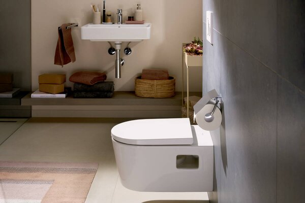 Hansgrohe EluPura Original S - Závěsné WC s WC sedátkem, AquaChannel Flush, bílá 60207450