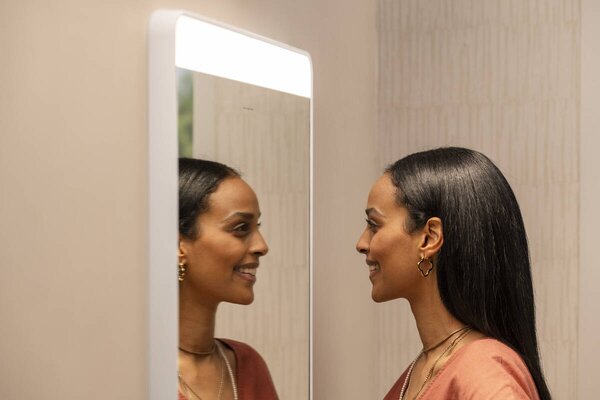 Hansgrohe Xarita Lite Q - Zrcadlo s horizontálním LED osvětlením 700x600 mm s nástěnným vypínačem, bílá matná 54957700