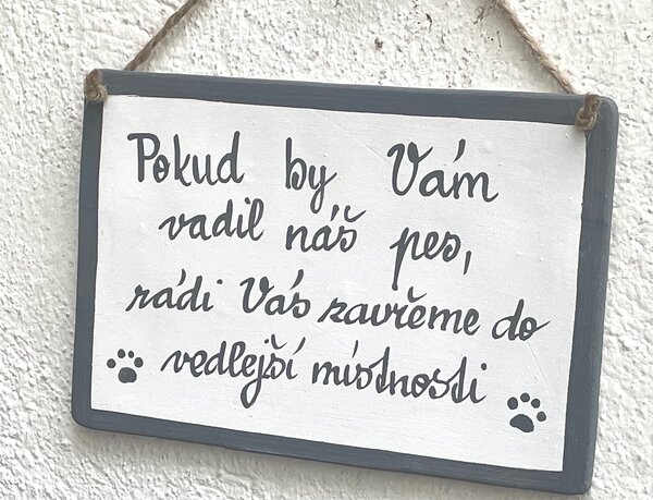 Cedulka pro pejskaře větší Pokud by Vám vadili naši psi,... Keramika Andreas Nápis: Pokud by Vám vadili naši psi, rádi Vás zavřeme do vedlejší…