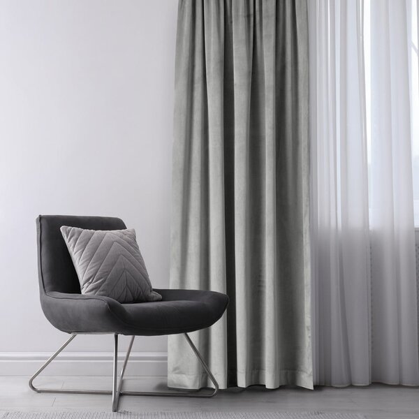 Světle šedý sametový dimout závěs 140x245 cm Eyelets – Restilo