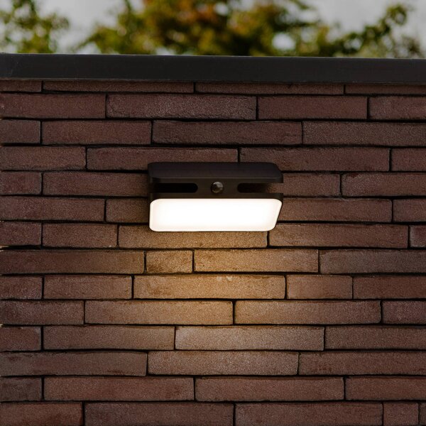 LUTEC LED solární venkovní nástěnné svítidlo AERO, černá, 21 cm, senzor, IP54, Černá, Hliník, Moderní