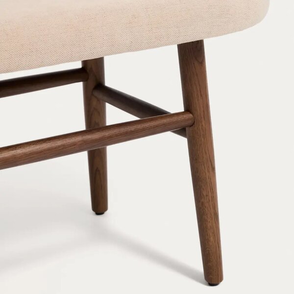 Kave Home Béžová čalouněná ořechová lavice Helda 122 cm