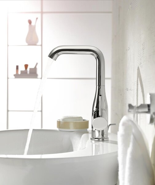 GROHE Essence - Páková umyvadlová baterie, velikost M, chrom 23462001