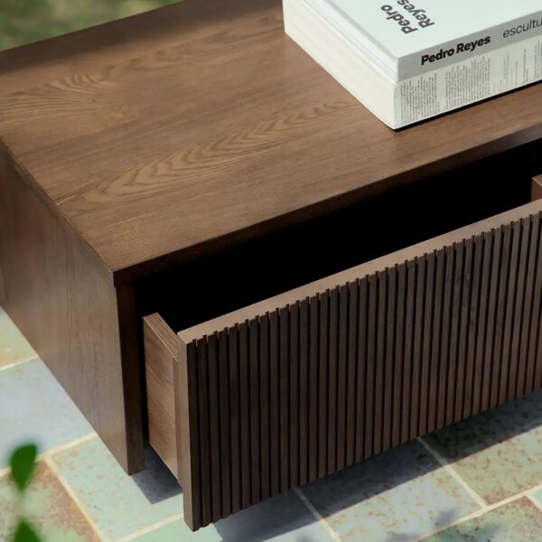 LÉTO -15% Kave Home Hnědý TV stolek Helvine 200 x 40 cm