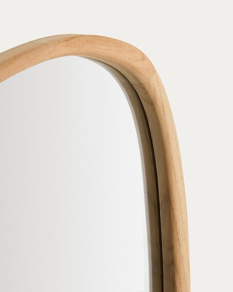 Nástěnné zrcadlo s dřevěným rámem 45,5x47 cm Alura – Kave Home