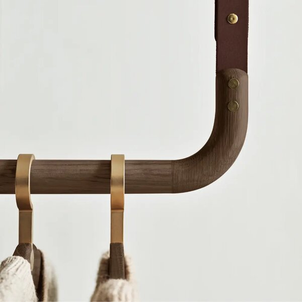 Bolia Set čtyř tmavých dubových ramínek Trapeze 41 cm