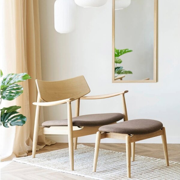 Nordic Living Hnědé křeslo Olivera s podnožkou