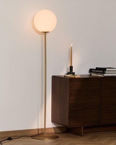 Bílá/ve zlaté barvě stojací lampa se skleněným stínidlem (výška 165 cm) Brisia – Kave Home