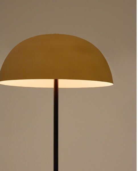 Stojací lampa v terakotové barvě s kovovým stínidlem (výška 140 cm) Nibla – Kave Home
