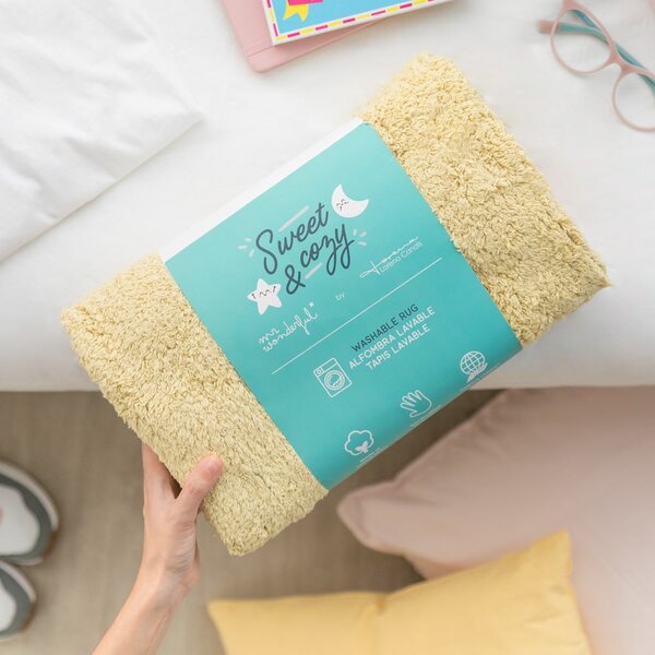 Žlutý pratelný ručně tkaný bavlněný dětský koberec ø100 cm You're My Sunshine – Lorena Canals