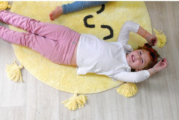 Žlutý pratelný ručně tkaný bavlněný dětský koberec ø100 cm You're My Sunshine – Lorena Canals