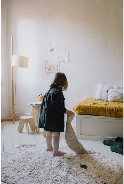 Světle šedý pratelný ručně tkaný bavlněný dětský koberec 130x135 cm Bunny – Lorena Canals