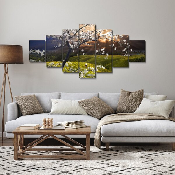 Obraz - Rozkvetlý strom v krajině (210x100 cm)