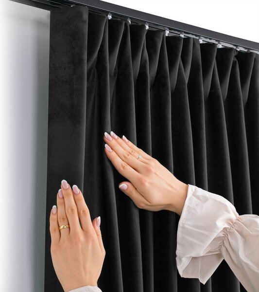 Černý sametový dimout závěs 200x250 cm Velto – Filumi