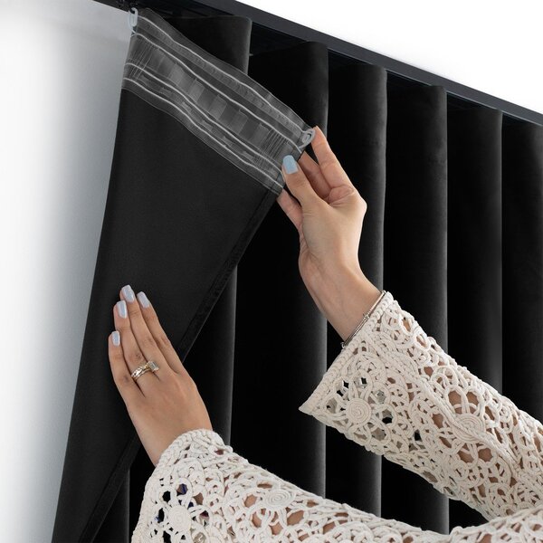 Černý sametový dimout závěs 200x250 cm Velto – Filumi
