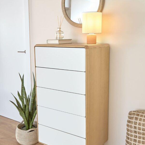 Bílá látková stolní lampa Kave Home Eshe