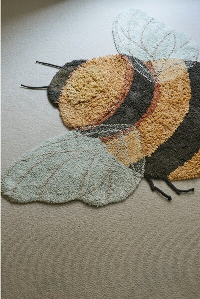 Žlutý pratelný ručně tkaný bavlněný dětský koberec 115x150 cm Bee – Lorena Canals