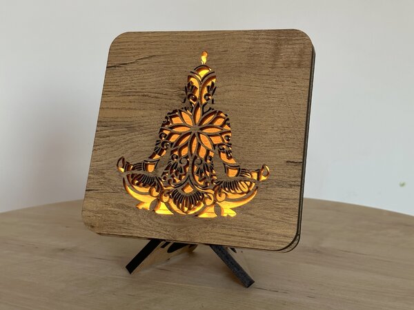 "Buddha s mandalou" lampa 19x19cm provedení povrchu: dub
