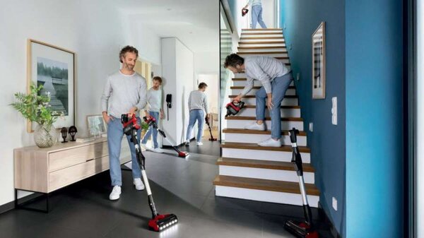 Tyčový vysavač Bosch BBS711ANM Unlimited 7 – červený
